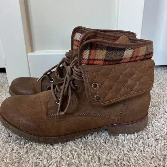 Fall boots - Picture 1 of 3